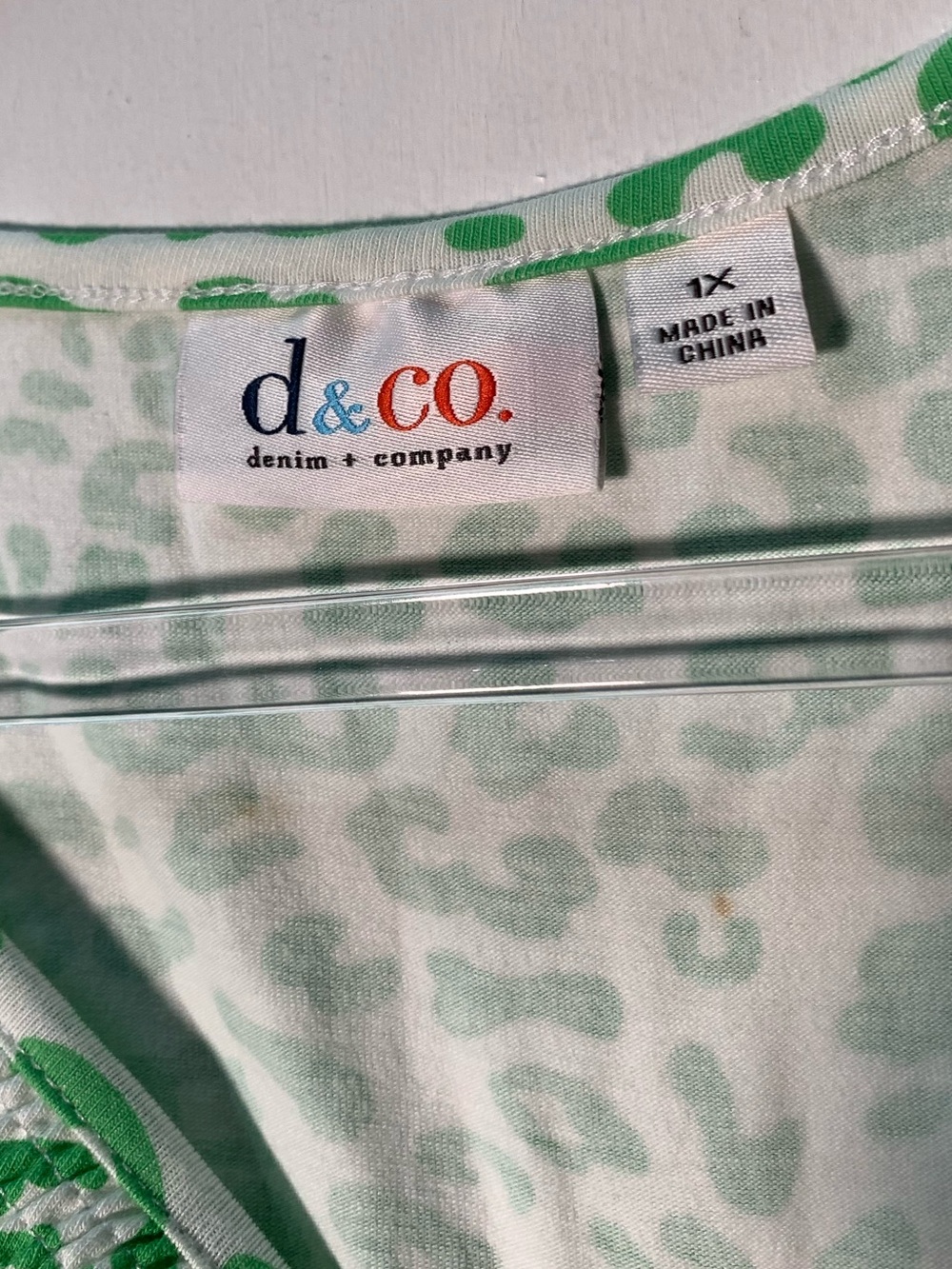 D & Co plus Women's Short Sleeve Scoop Neck Tee Green Animal Print size 1X 3 pcs - Picture 7 of 14
